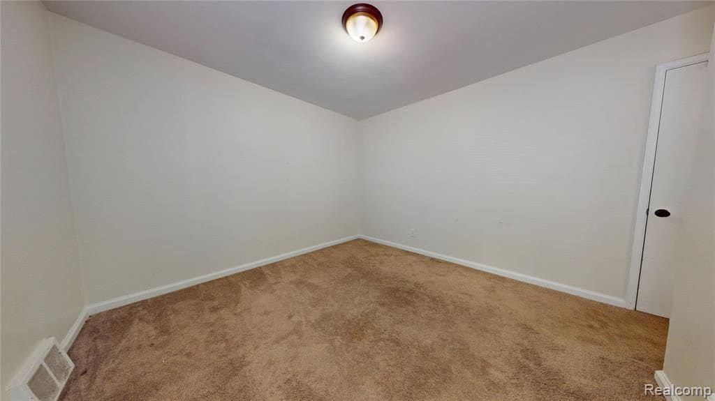 Building Photo - 3734 Buckingham Ave