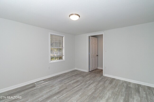 Building Photo - 770 Mahoney Rd