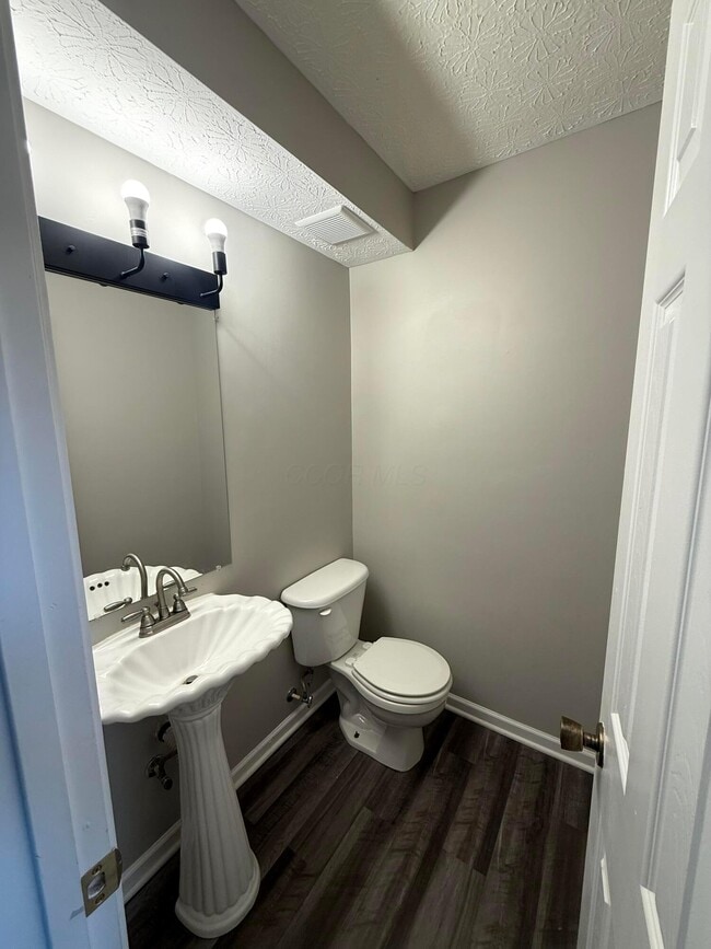Building Photo - 6370 Bellinger Dr