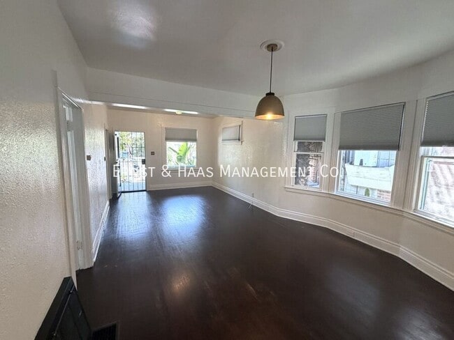 Building Photo - 209 Linden Ave