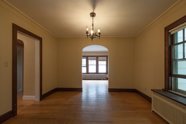 Building Photo - 2642 Kendall Avenue
