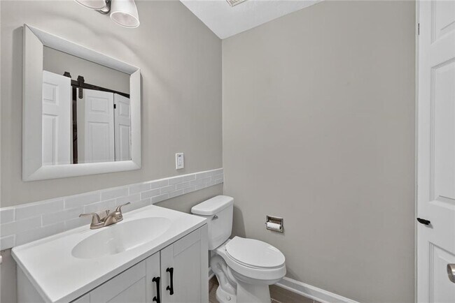 Building Photo - 226 High Creek Dr