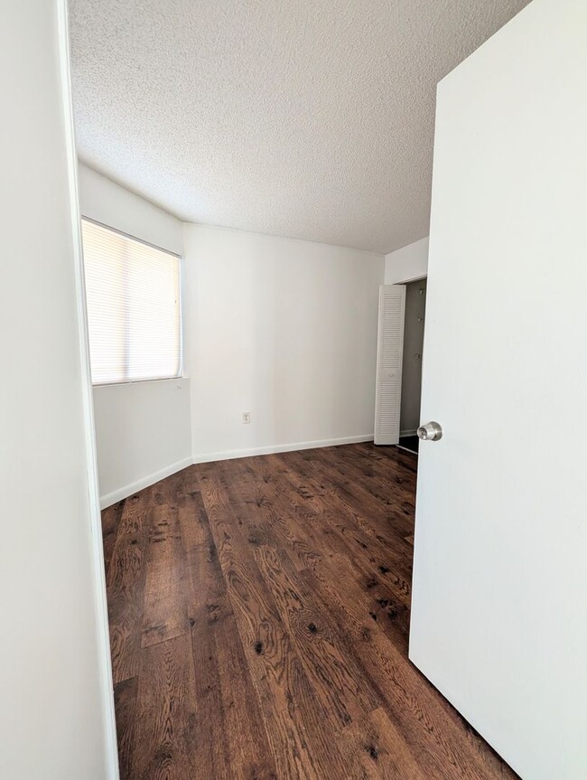 Building Photo - Spacious 2BR/2BA Residence – Great Kendall Location