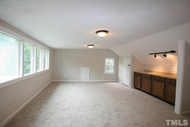 Building Photo - 925 Jones Dairy Rd