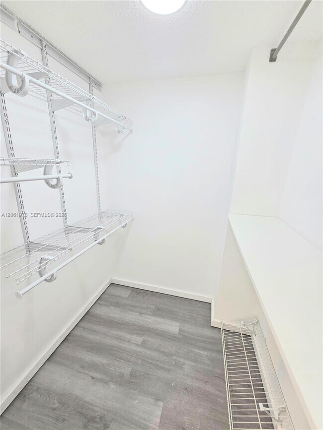 Building Photo - 4030 W Palm Aire Dr