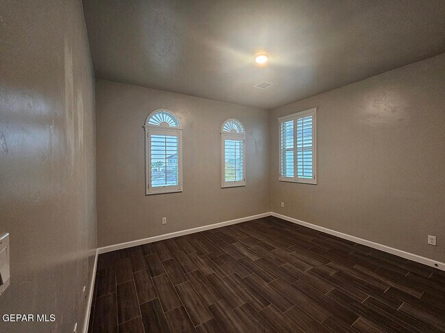 Building Photo - 13185 Tiverton Rd