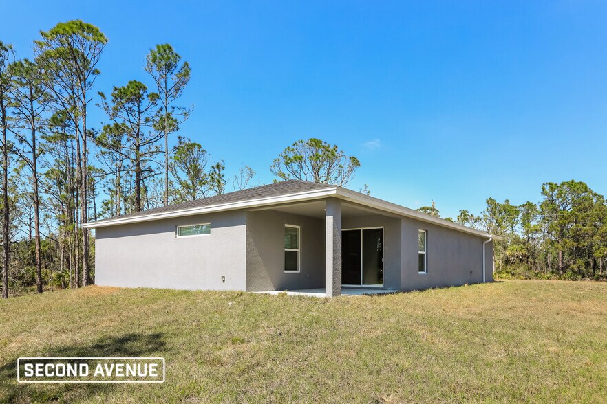 Building Photo - 877 Biscayne Dr