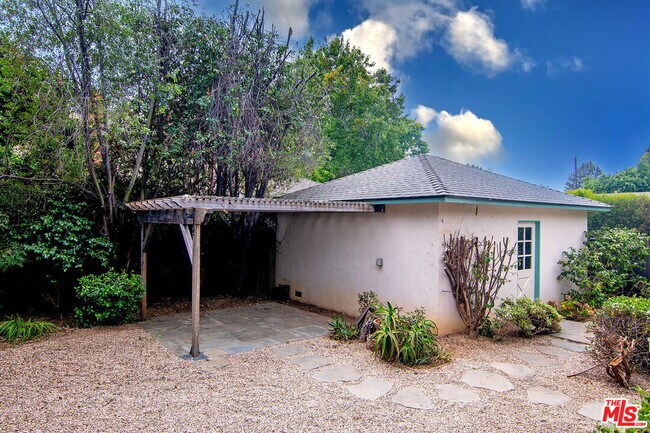 Building Photo - 3401 Corinth Ave
