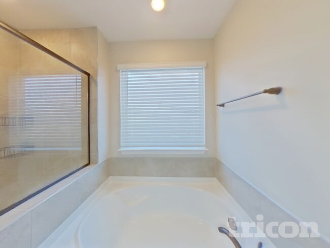 Building Photo - 715 Pollyanna Dr