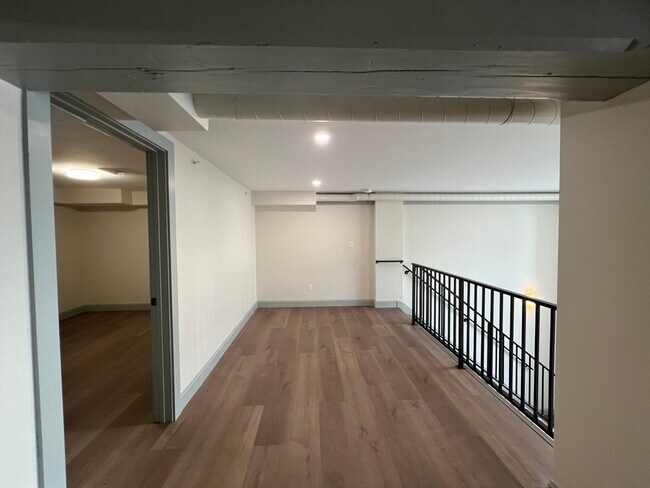 Building Photo - 160 Seabury St