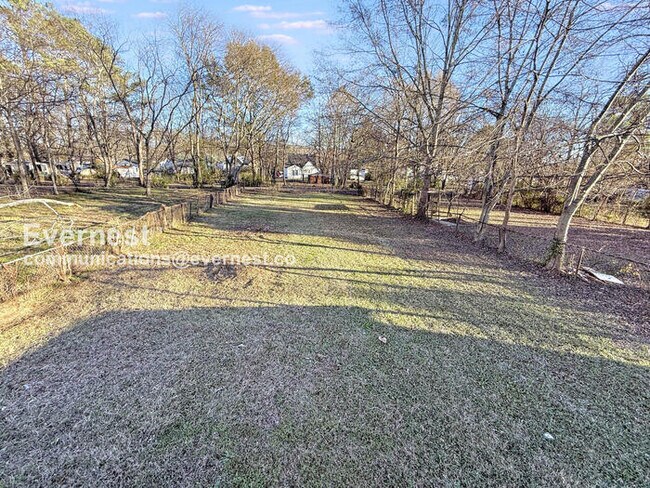 Building Photo - Limited Time Special Offer - Split your security deposit payment. 3 Bed/1 Bath Home with Fenced Y...