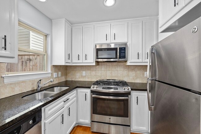 Building Photo - 5951 S Loop E