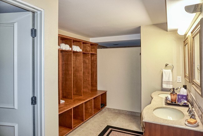 Building Photo - 1363 Oceanview Dr