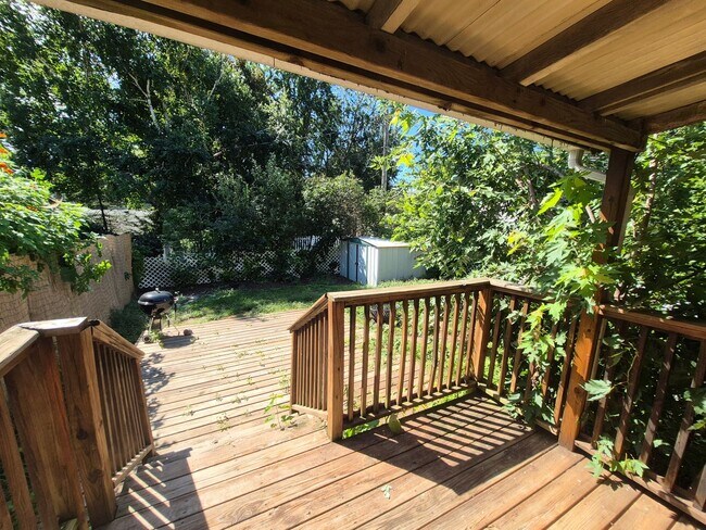 Building Photo - Single Family Home located south of Como Park! Apply TODAY!