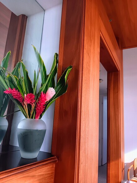 Building Photo - 930 Kaheka St