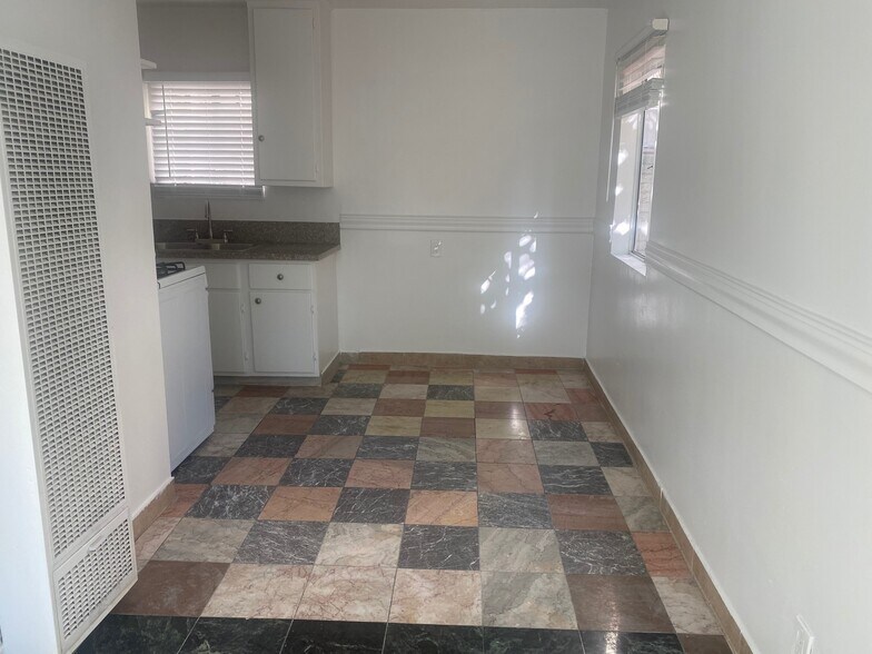Building Photo - 6317 Cahuenga Blvd