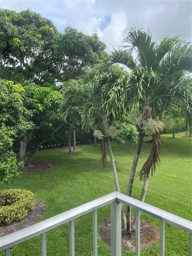 Building Photo - 720 Burgundy L