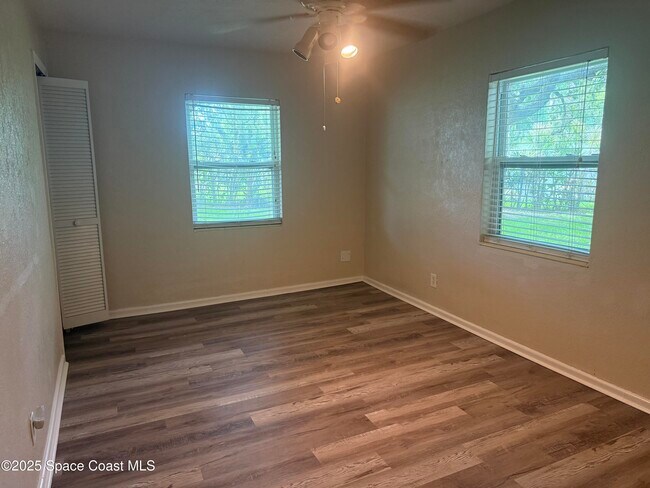 Building Photo - 325 Patrick Cir
