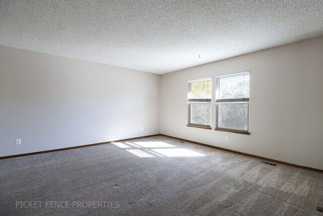 Building Photo - Beautiful 2 Story Home in Loveland