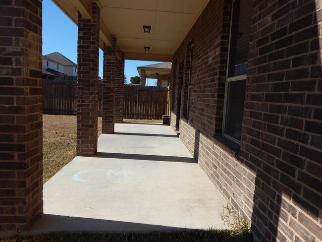 Building Photo - 1310 Stonewall Ridge