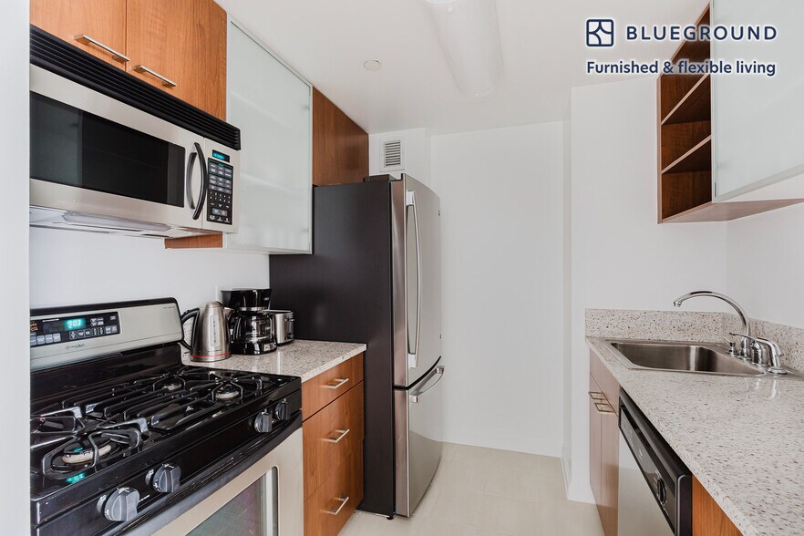 Building Photo - 535 W 23rd St