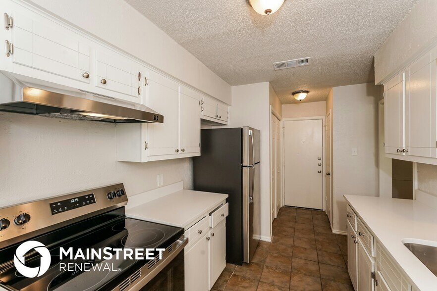 Building Photo - 2654 Hartford Ln