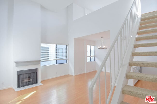 Building Photo - 1727-1727 Glendon Ave