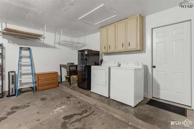 Building Photo - 5504 Hooper Dr