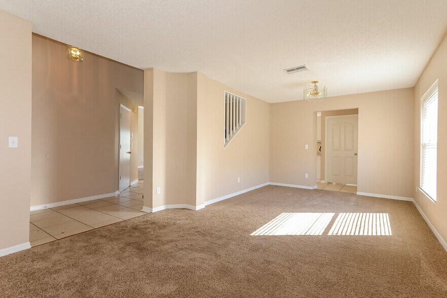 Building Photo - 1721 Scotch Pine Dr