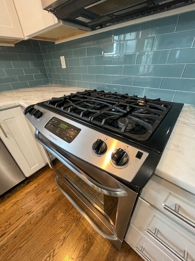 Building Photo - East Nashville!