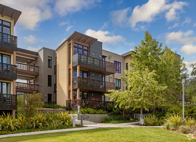 Building Photo - University Terrace