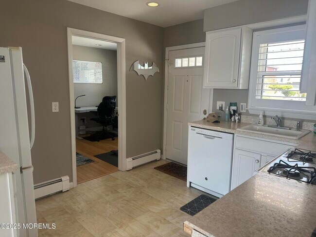 Building Photo - 46 Longpoint Dr