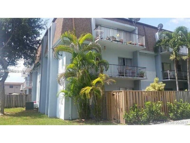 Building Photo - 9651 SW 77th Ave