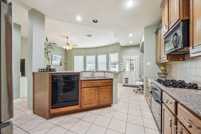 Building Photo - 2403 Clippers Square