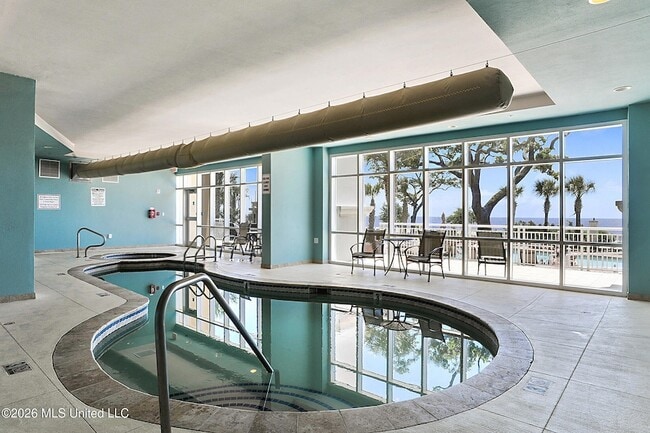 Building Photo - 2230 Beach Dr