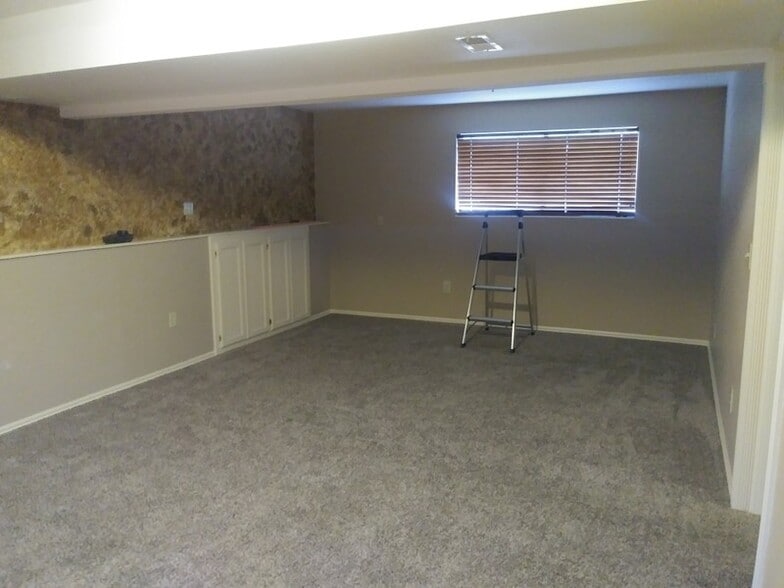 Building Photo - 1375 E 550 S