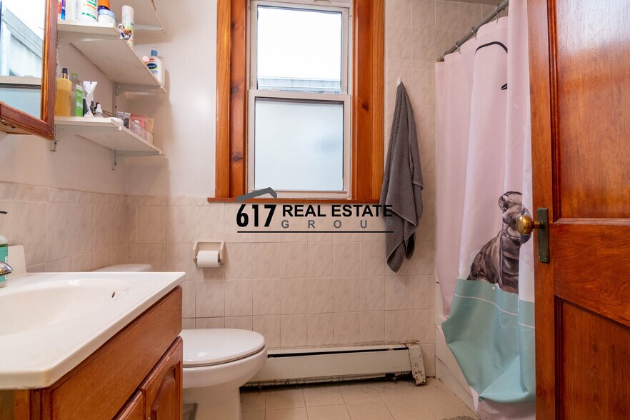 Building Photo - 157 Thorndike St