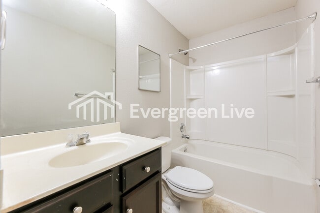 Building Photo - 945 Slow Creek Ct