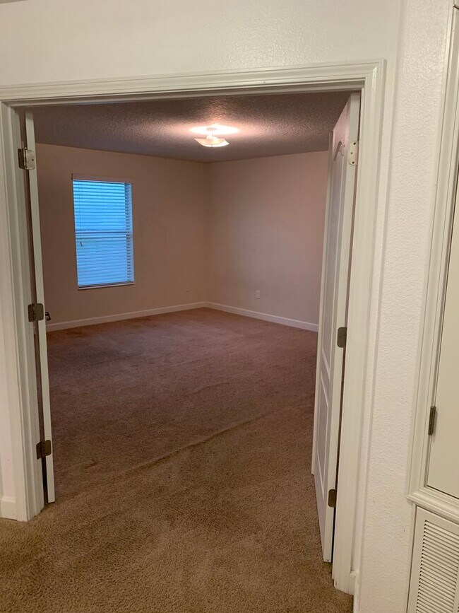 Building Photo - WYNDHAM LAKES ESTATES 4/2.5 HOME FOR RENT - LAKE VIEW!