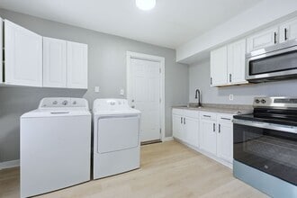 Building Photo - Three bedroom available for an immediate move in!