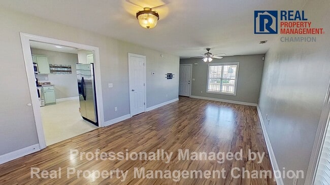 Building Photo - 3 BD/2.5 BA Home with Fenced Yard & Attached Garage