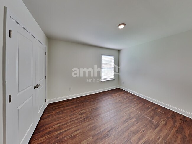 Building Photo - 866 Headland Wy