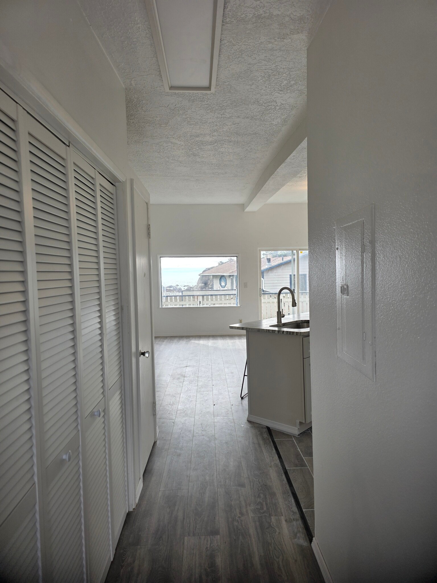Entrance with Laundry room closet - 1047 Wharf St