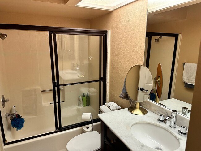 Building Photo - Outstanding Chula Vista Condo