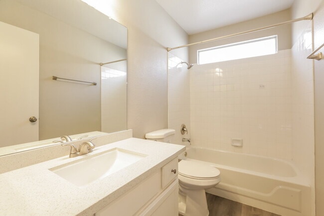 Building Photo - 1112 Barton Green Dr