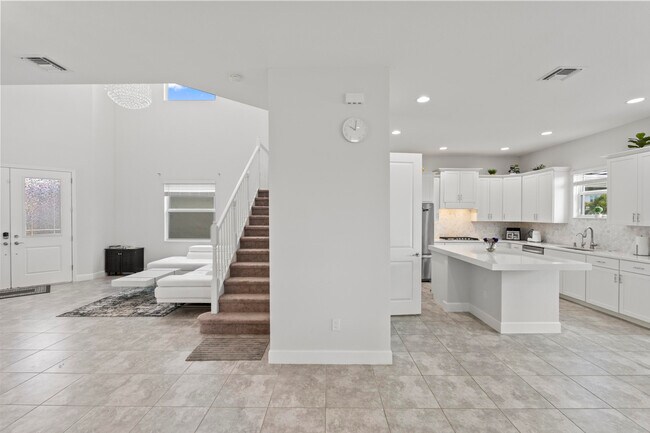 Building Photo - 15134 Cameo Ct