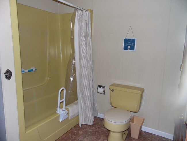 Building Photo - 3 bedroom Home