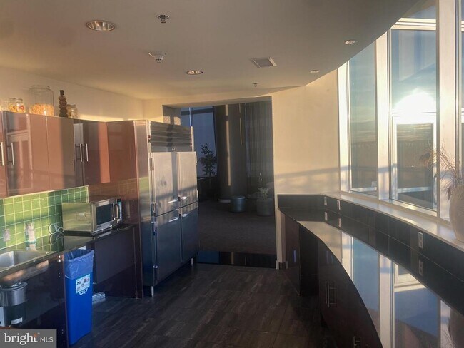 Building Photo - 5750 Bou Ave