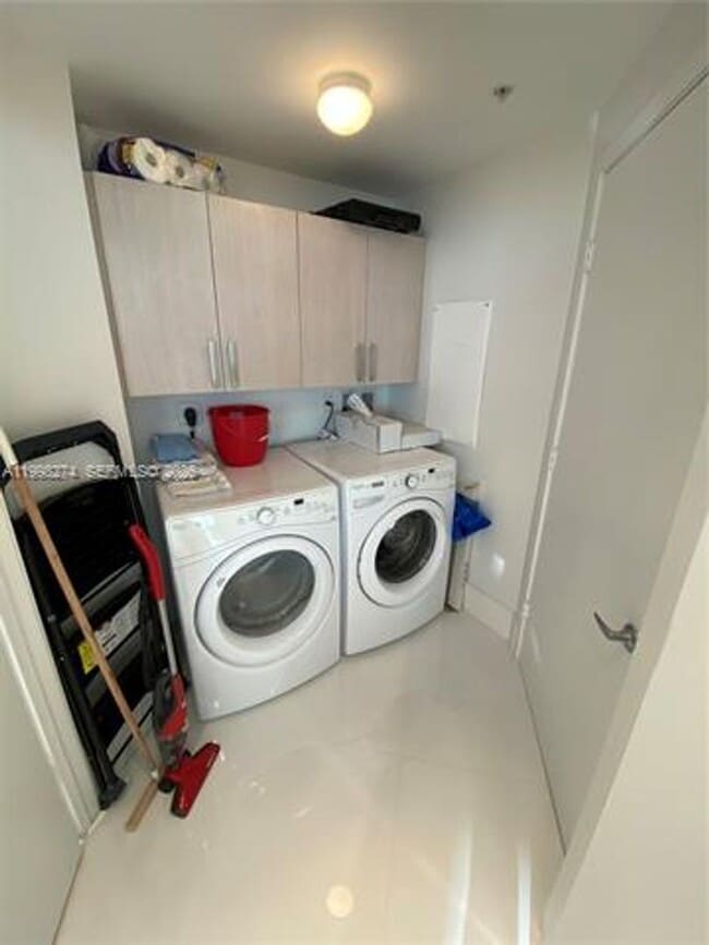 Building Photo - 17301 Biscayne Blvd