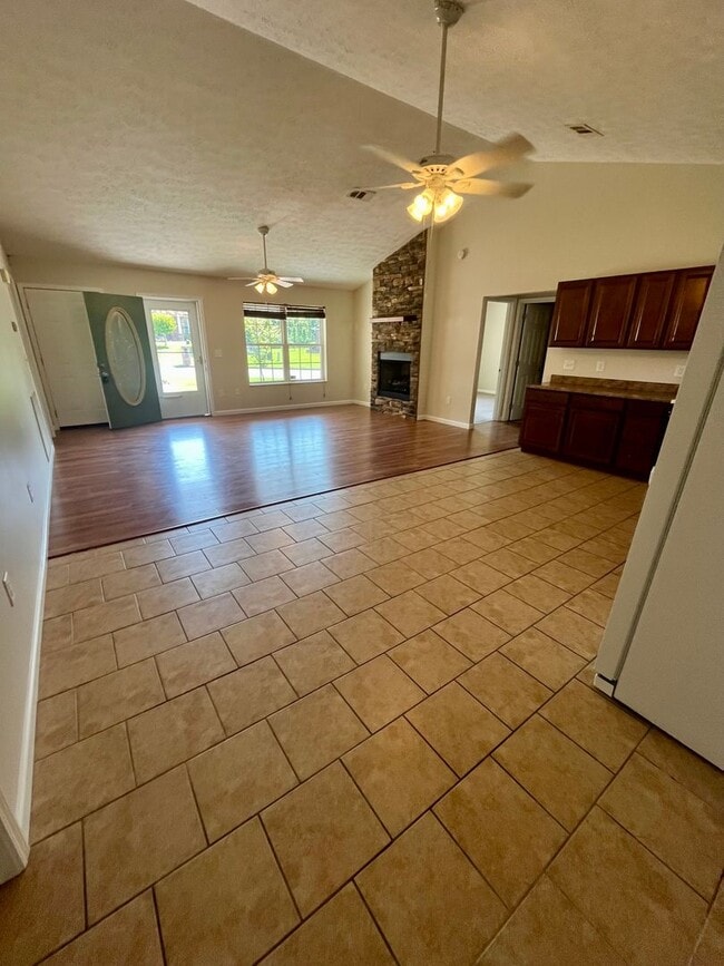 Building Photo - Quiet Neighborhood Charm with Everyday Con...